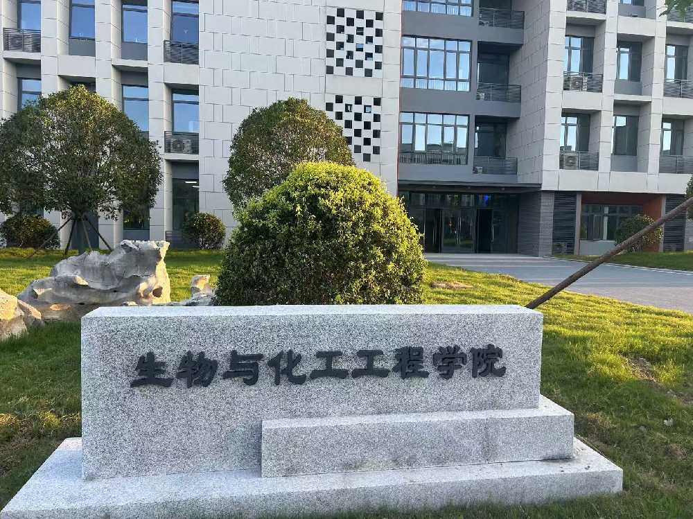 许昌市扬州职业大学体育场高杆灯项目